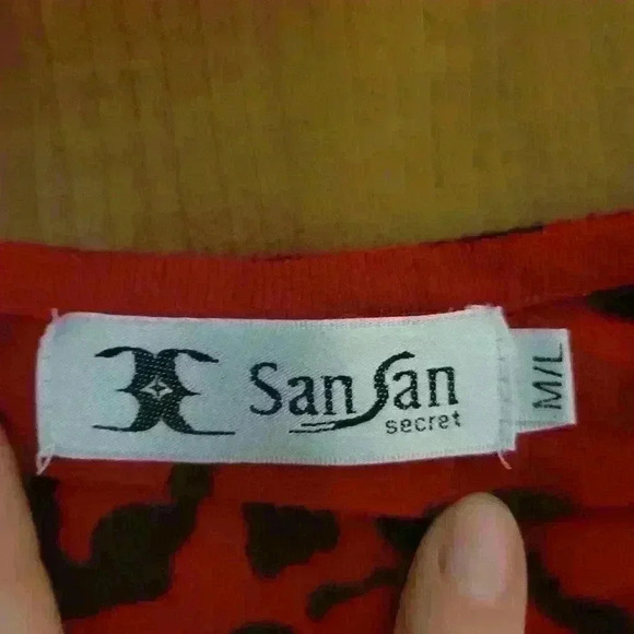 San San Secret | Women Red Leopard Print 3/4 Sleeve Shirt, Size M/L - Picture 5 of 6